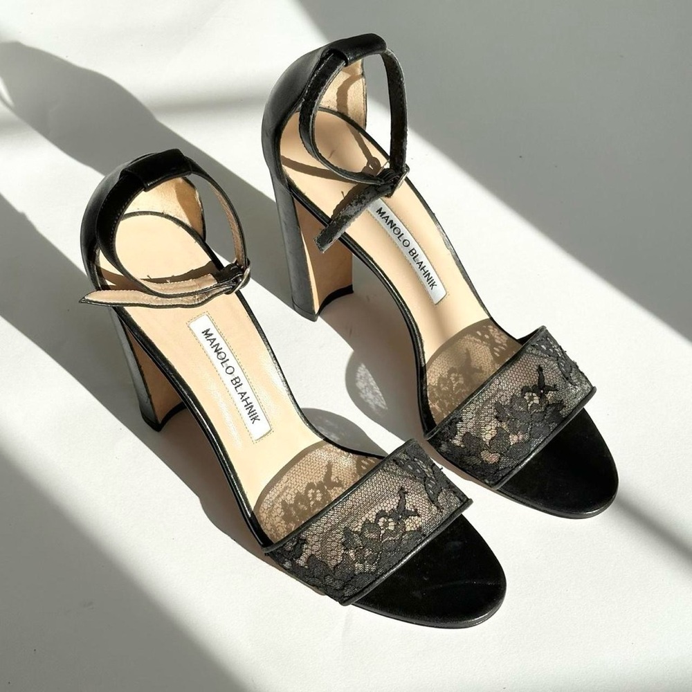black lace manolo blahnik heels🤍